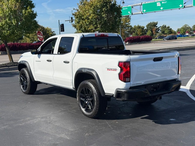 Chevrolet Colorado Vehicle Full-screen Gallery Image 3