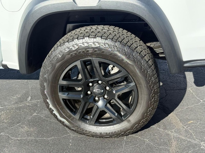 Chevrolet Colorado Vehicle Full-screen Gallery Image 4