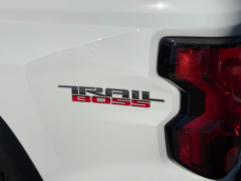 Chevrolet Colorado Vehicle Full-screen Gallery Image 5