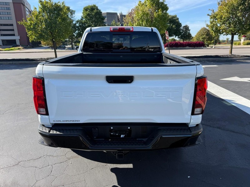 Chevrolet Colorado Vehicle Full-screen Gallery Image 7