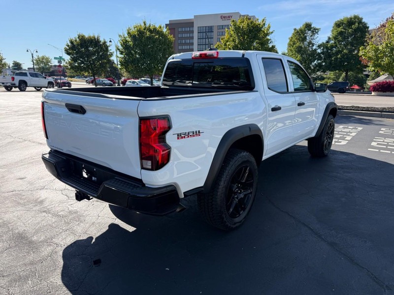 Chevrolet Colorado Vehicle Full-screen Gallery Image 8