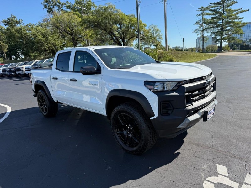 Chevrolet Colorado Vehicle Full-screen Gallery Image 9