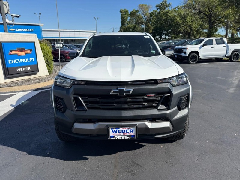 Chevrolet Colorado Vehicle Full-screen Gallery Image 10