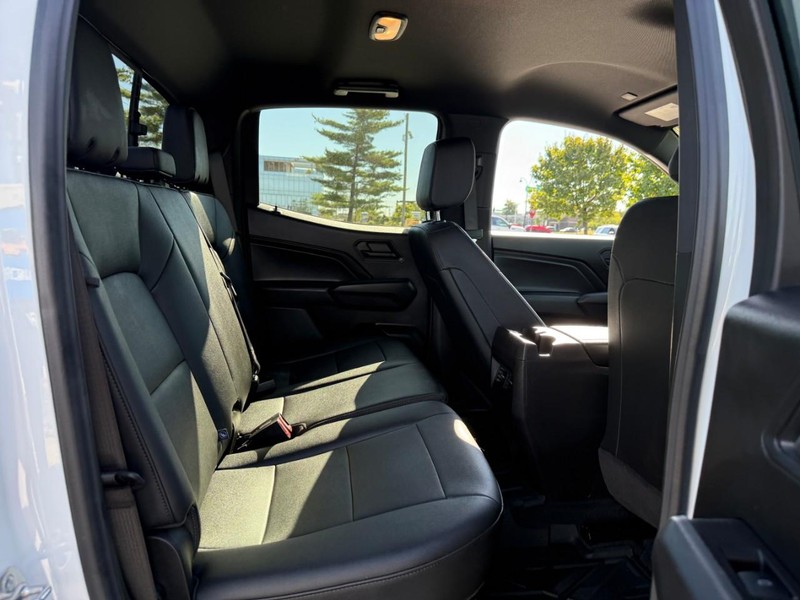 Chevrolet Colorado Vehicle Full-screen Gallery Image 11
