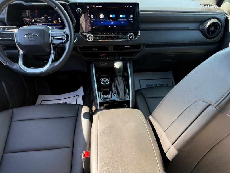 Chevrolet Colorado Vehicle Full-screen Gallery Image 12