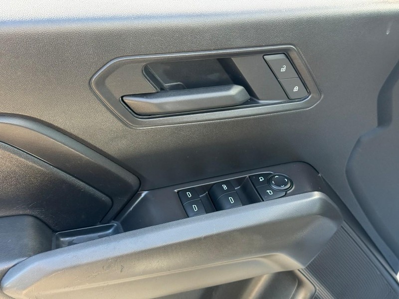 Chevrolet Colorado Vehicle Full-screen Gallery Image 17