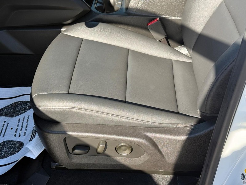 Chevrolet Colorado Vehicle Full-screen Gallery Image 18