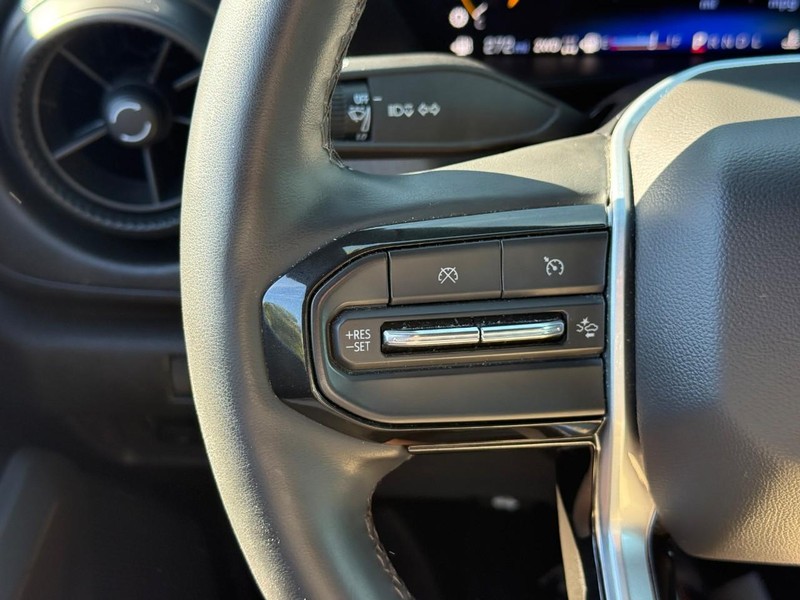 Chevrolet Colorado Vehicle Full-screen Gallery Image 20