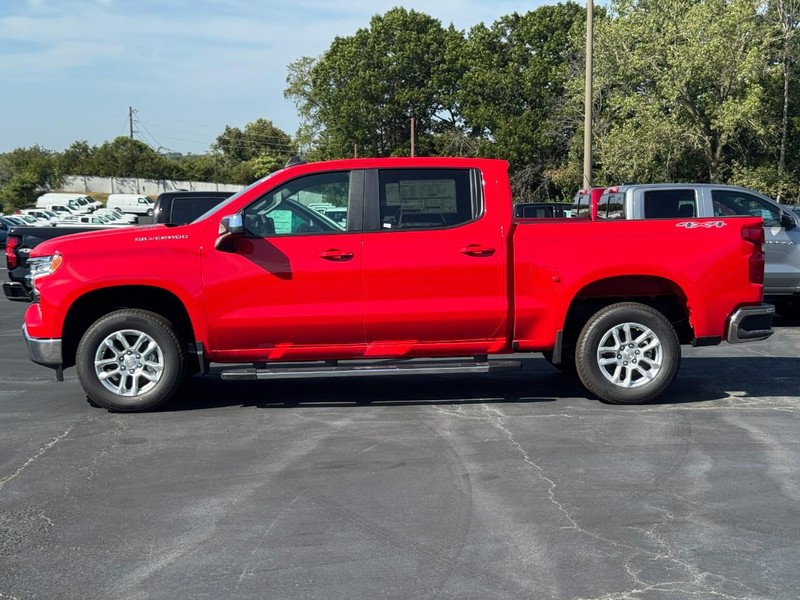 Chevrolet Silverado 1500 Vehicle Full-screen Gallery Image 2