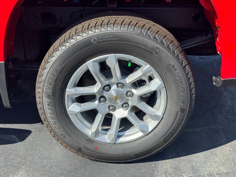 Chevrolet Silverado 1500 Vehicle Full-screen Gallery Image 4