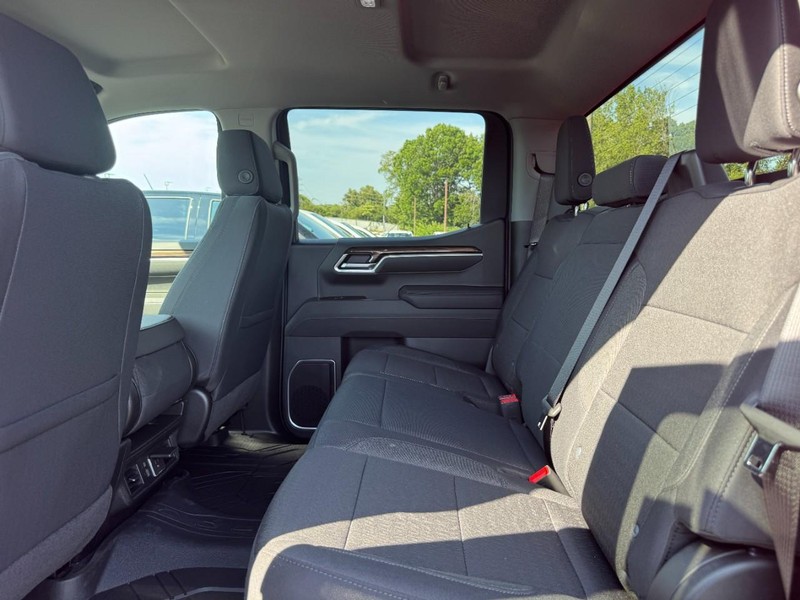 Chevrolet Silverado 1500 Vehicle Full-screen Gallery Image 5