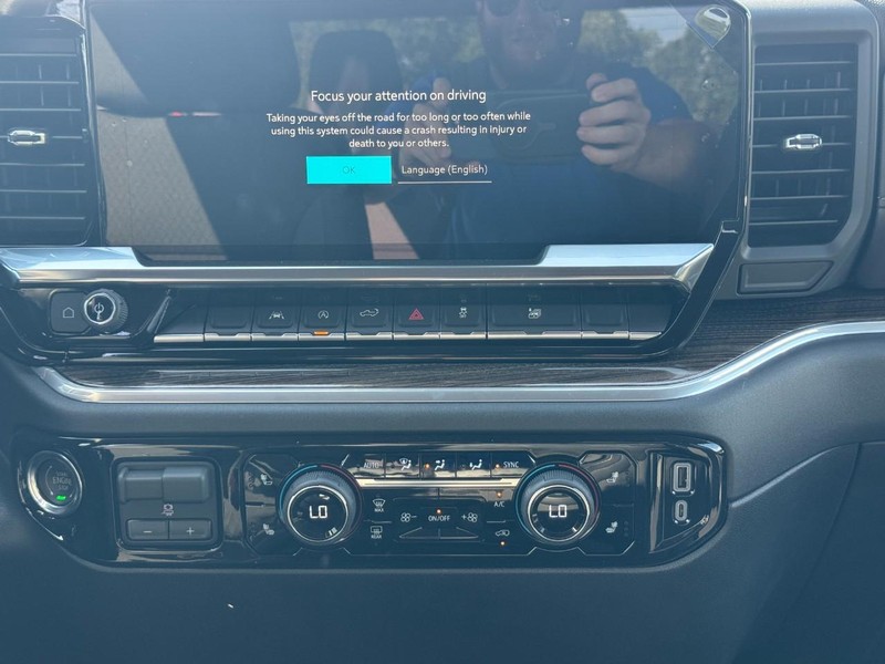 Chevrolet Silverado 1500 Vehicle Full-screen Gallery Image 8