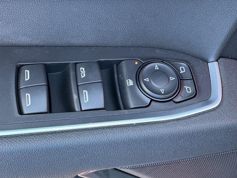 Chevrolet Silverado 1500 Vehicle Full-screen Gallery Image 10