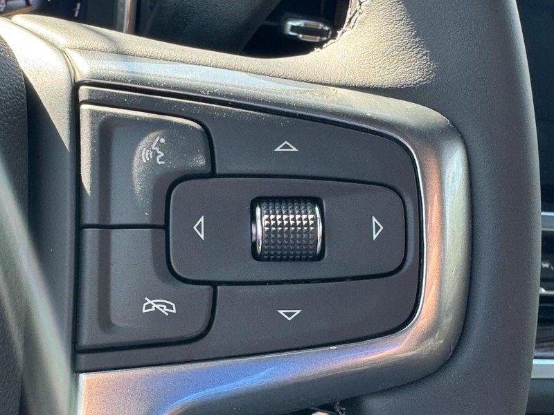 Chevrolet Silverado 1500 Vehicle Full-screen Gallery Image 12