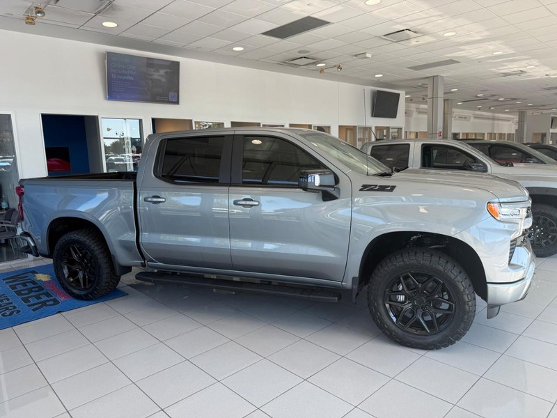 Chevrolet Silverado 1500 Vehicle Full-screen Gallery Image 2