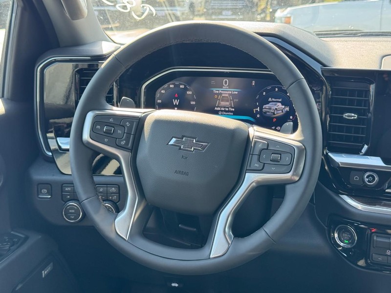 Chevrolet Silverado 1500 Vehicle Full-screen Gallery Image 5