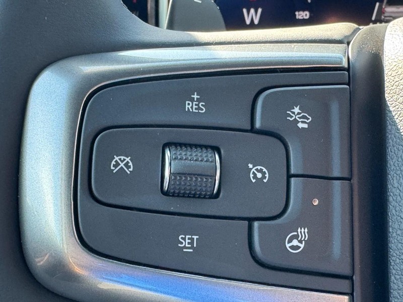 Chevrolet Silverado 1500 Vehicle Full-screen Gallery Image 8