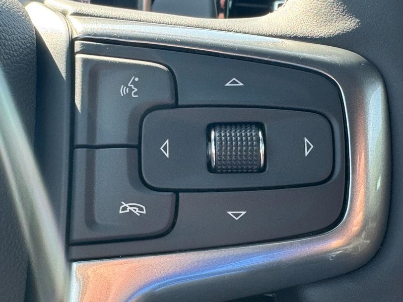 Chevrolet Silverado 1500 Vehicle Full-screen Gallery Image 9