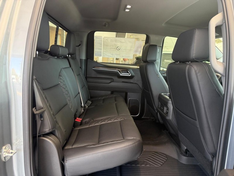 Chevrolet Silverado 1500 Vehicle Full-screen Gallery Image 13