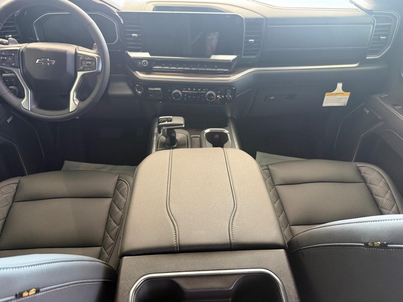 Chevrolet Silverado 1500 Vehicle Full-screen Gallery Image 14