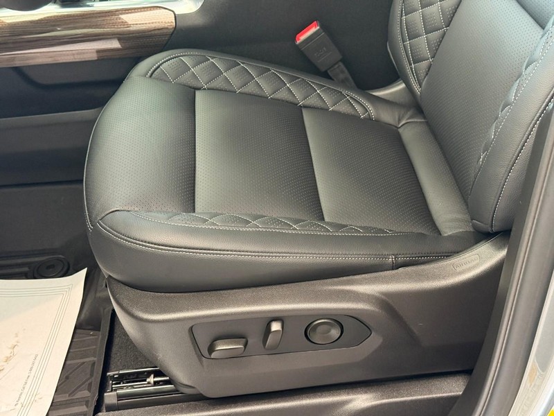 Chevrolet Silverado 1500 Vehicle Full-screen Gallery Image 16