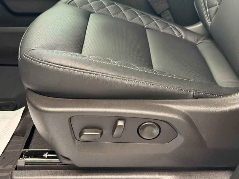 Chevrolet Silverado 1500 Vehicle Full-screen Gallery Image 17