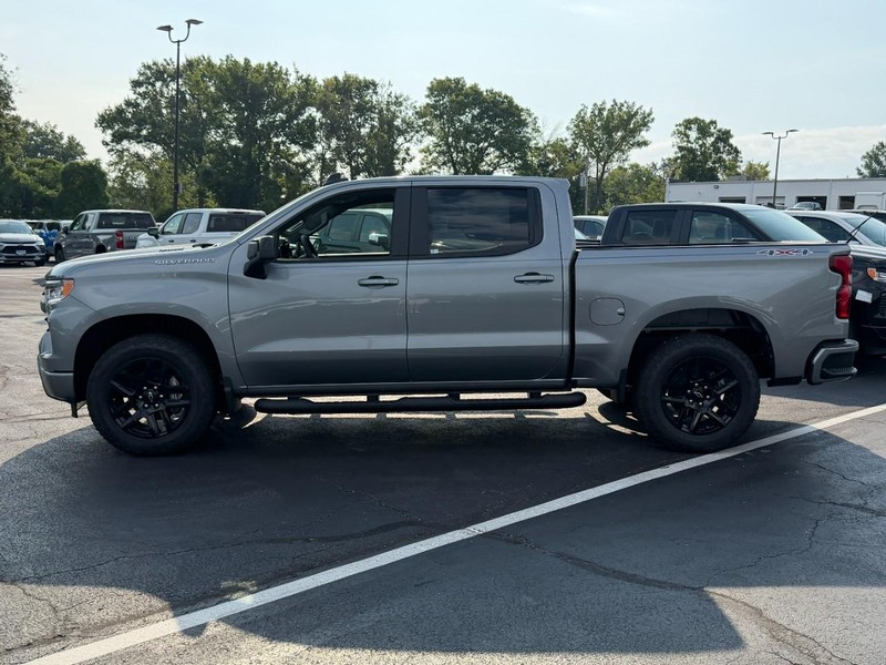 Chevrolet Silverado 1500 Vehicle Full-screen Gallery Image 2