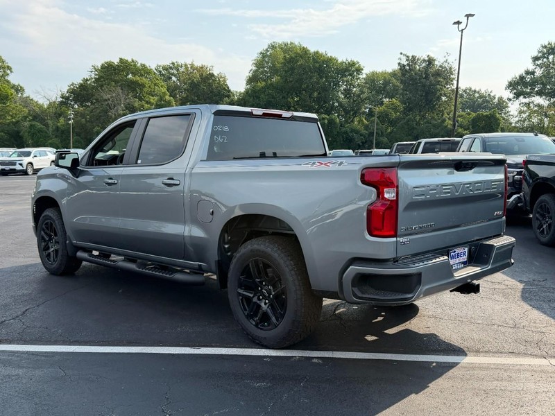 Chevrolet Silverado 1500 Vehicle Full-screen Gallery Image 3