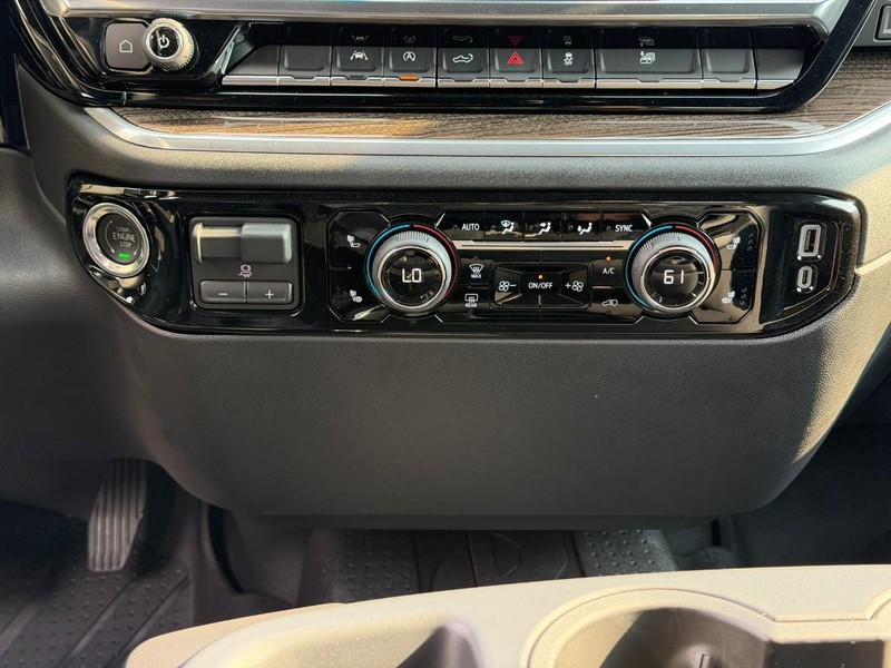 Chevrolet Silverado 1500 Vehicle Full-screen Gallery Image 8