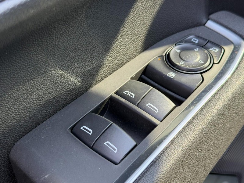 Chevrolet Silverado 1500 Vehicle Full-screen Gallery Image 9