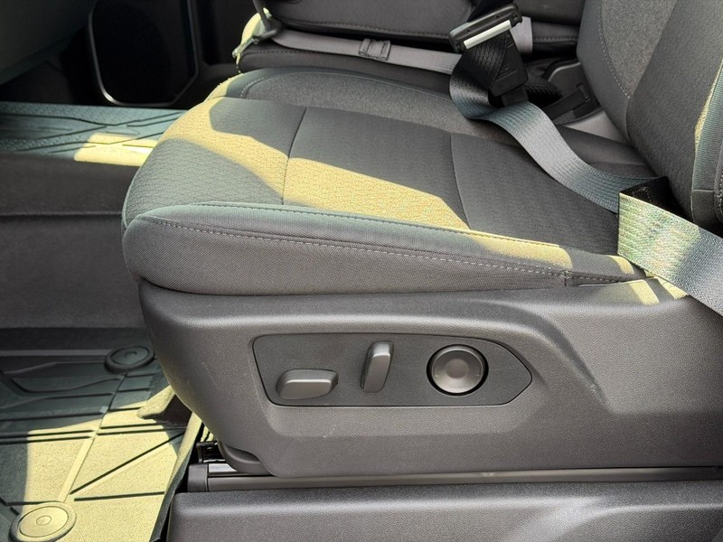 Chevrolet Silverado 1500 Vehicle Full-screen Gallery Image 10
