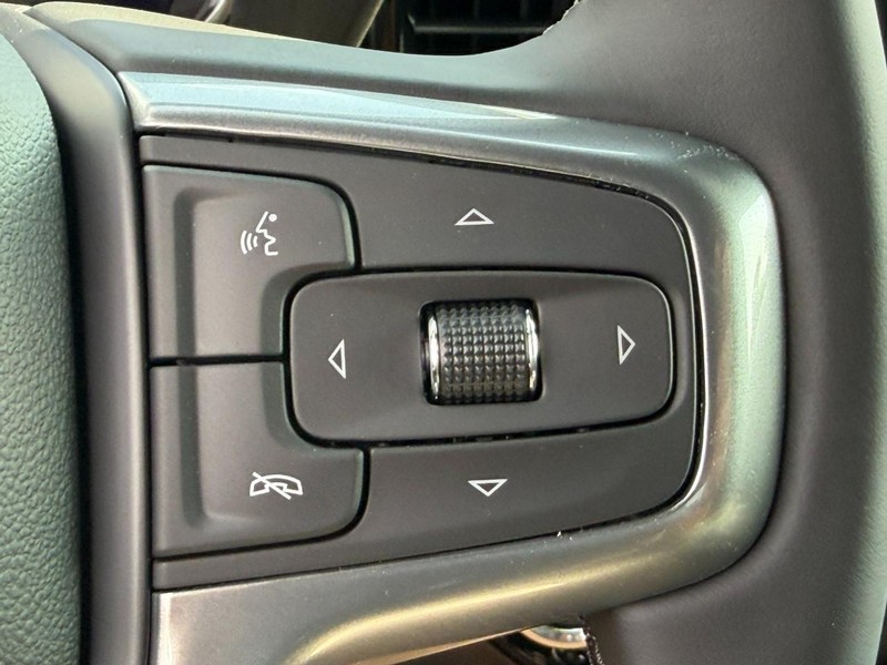 Chevrolet Silverado 1500 Vehicle Full-screen Gallery Image 12