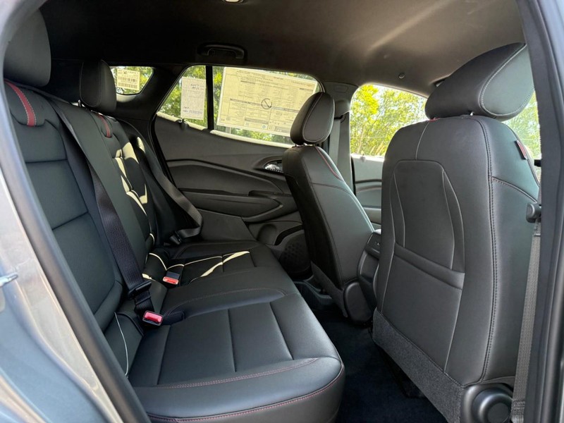 Chevrolet Trax Vehicle Full-screen Gallery Image 4