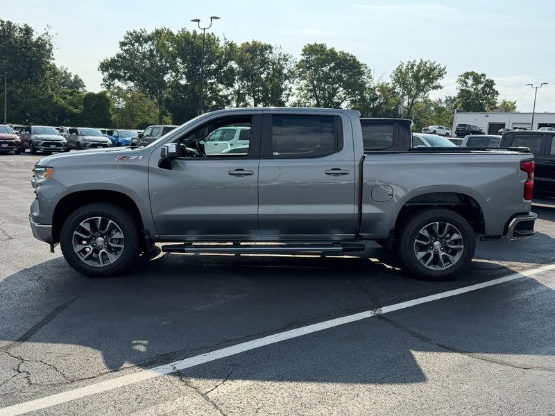 Chevrolet Silverado 1500 Vehicle Full-screen Gallery Image 2