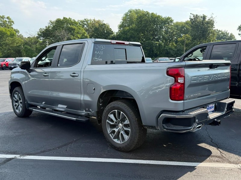 Chevrolet Silverado 1500 Vehicle Full-screen Gallery Image 3