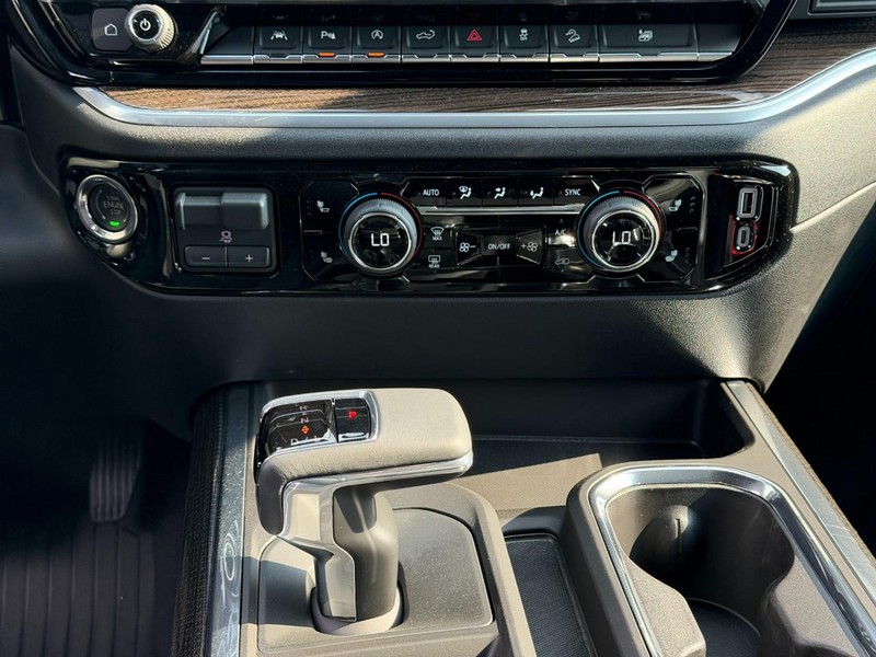 Chevrolet Silverado 1500 Vehicle Full-screen Gallery Image 8