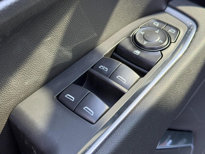 Chevrolet Silverado 1500 Vehicle Full-screen Gallery Image 9