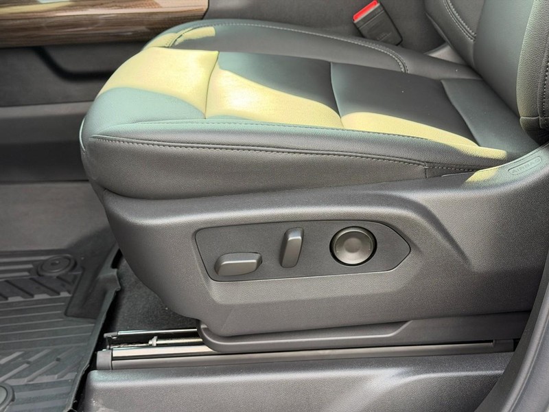 Chevrolet Silverado 1500 Vehicle Full-screen Gallery Image 10