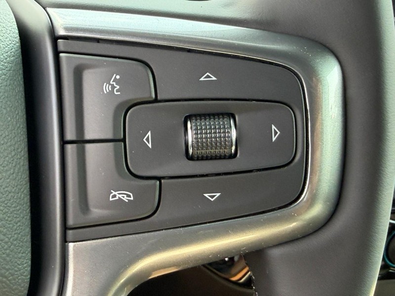 Chevrolet Silverado 1500 Vehicle Full-screen Gallery Image 12