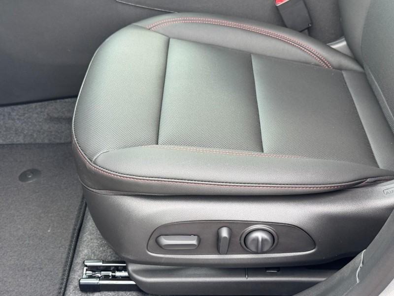 Chevrolet Trax Vehicle Full-screen Gallery Image 11