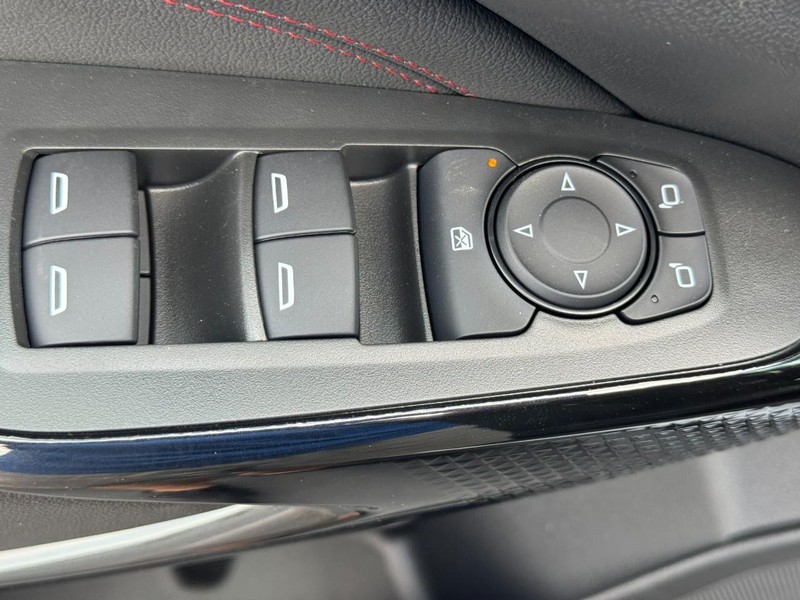 Chevrolet Trax Vehicle Full-screen Gallery Image 12