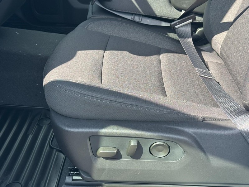 Chevrolet Silverado 1500 Vehicle Full-screen Gallery Image 9