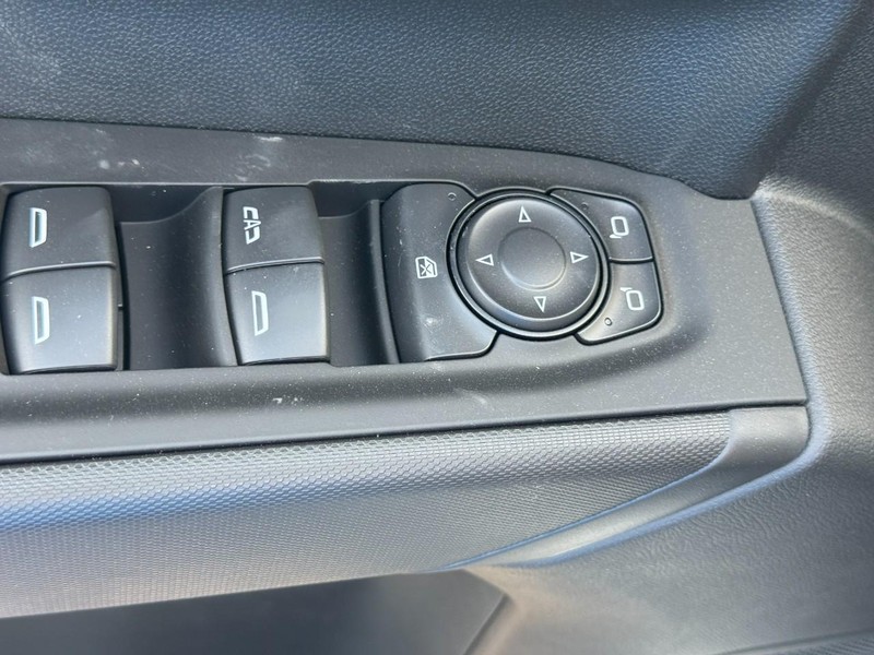 Chevrolet Silverado 1500 Vehicle Full-screen Gallery Image 10