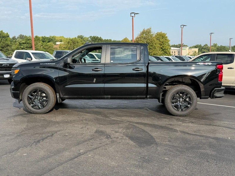 Chevrolet Silverado 1500 Vehicle Full-screen Gallery Image 2