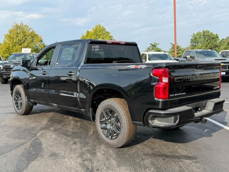 Chevrolet Silverado 1500 Vehicle Full-screen Gallery Image 3