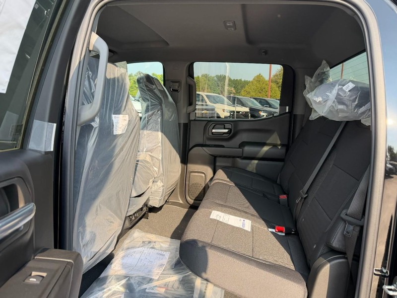 Chevrolet Silverado 1500 Vehicle Full-screen Gallery Image 4