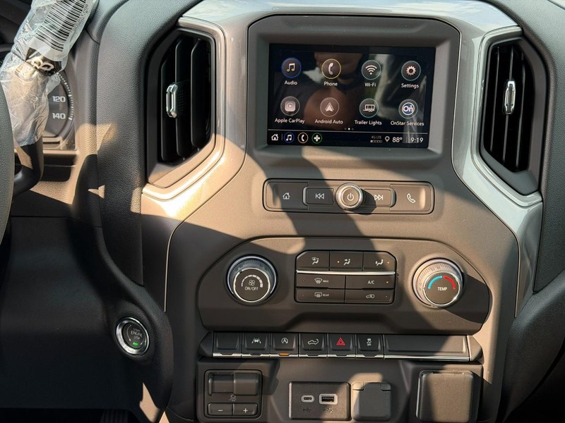 Chevrolet Silverado 1500 Vehicle Full-screen Gallery Image 7