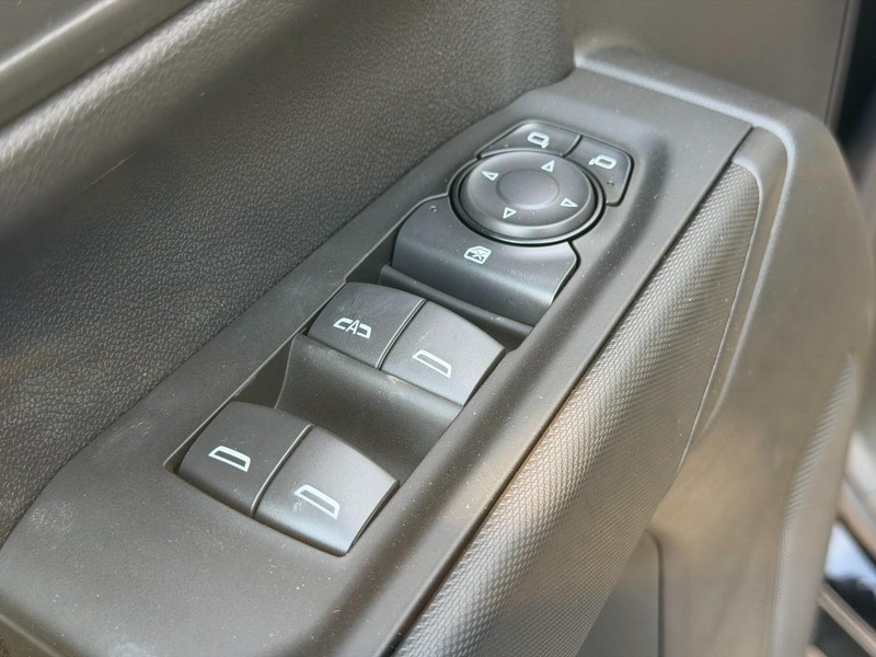 Chevrolet Silverado 1500 Vehicle Full-screen Gallery Image 9