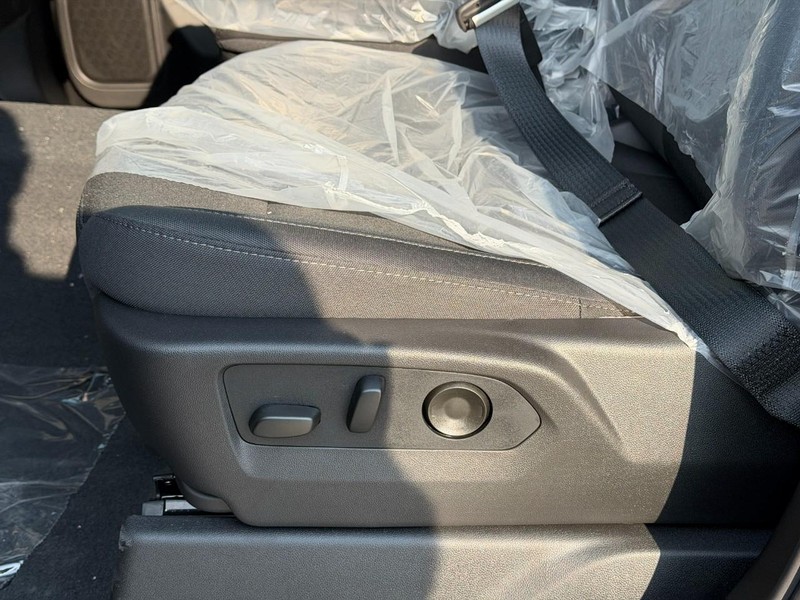 Chevrolet Silverado 1500 Vehicle Full-screen Gallery Image 10