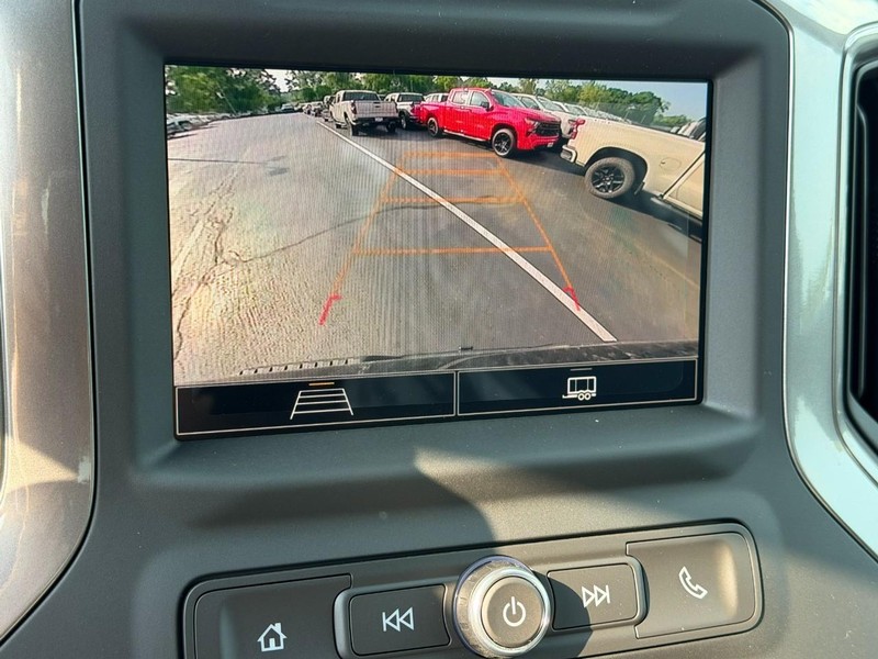 Chevrolet Silverado 1500 Vehicle Full-screen Gallery Image 12